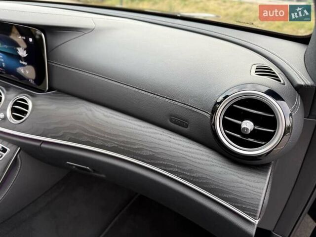 Чорний Мерседес Е-Клас, об'ємом двигуна 1.95 л та пробігом 44 тис. км за 55500 $, фото 45 на Automoto.ua