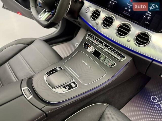 Черный Мерседес Е-Класс, объемом двигателя 4 л и пробегом 47 тыс. км за 113900 $, фото 62 на Automoto.ua