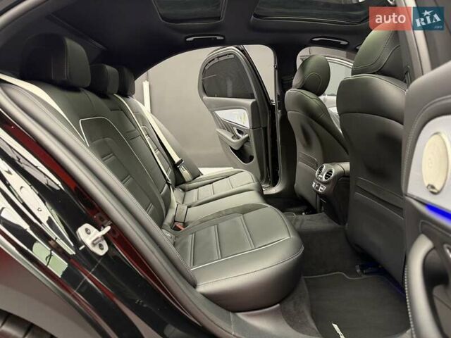 Черный Мерседес Е-Класс, объемом двигателя 4 л и пробегом 47 тыс. км за 113900 $, фото 48 на Automoto.ua