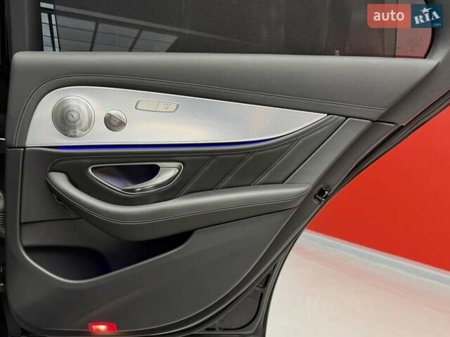 Черный Мерседес Е-Класс, объемом двигателя 4 л и пробегом 47 тыс. км за 113900 $, фото 47 на Automoto.ua