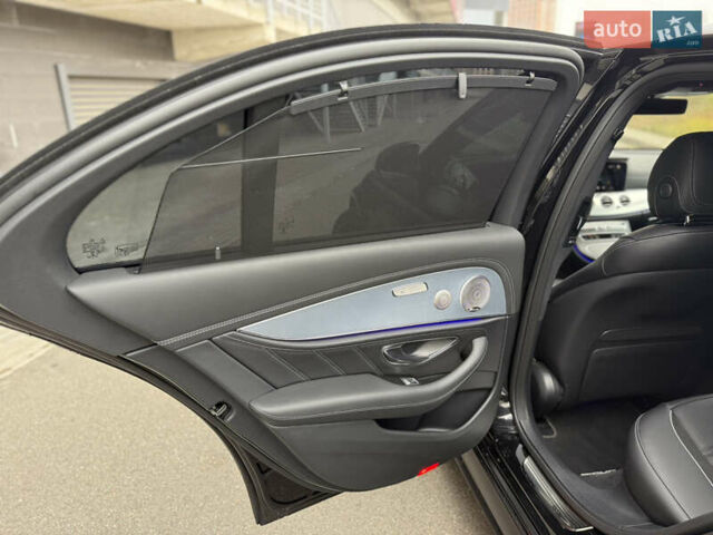 Черный Мерседес Е-Класс, объемом двигателя 4 л и пробегом 47 тыс. км за 120000 $, фото 28 на Automoto.ua