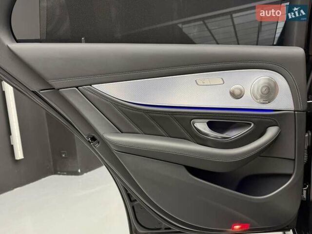Черный Мерседес Е-Класс, объемом двигателя 4 л и пробегом 47 тыс. км за 113900 $, фото 40 на Automoto.ua
