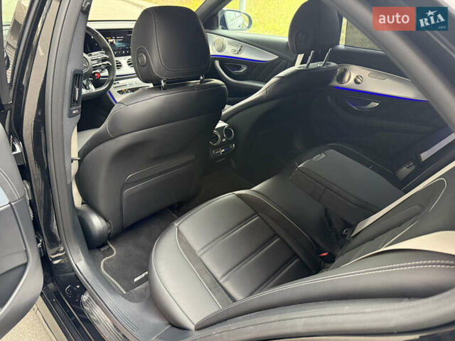 Черный Мерседес Е-Класс, объемом двигателя 4 л и пробегом 47 тыс. км за 120000 $, фото 29 на Automoto.ua