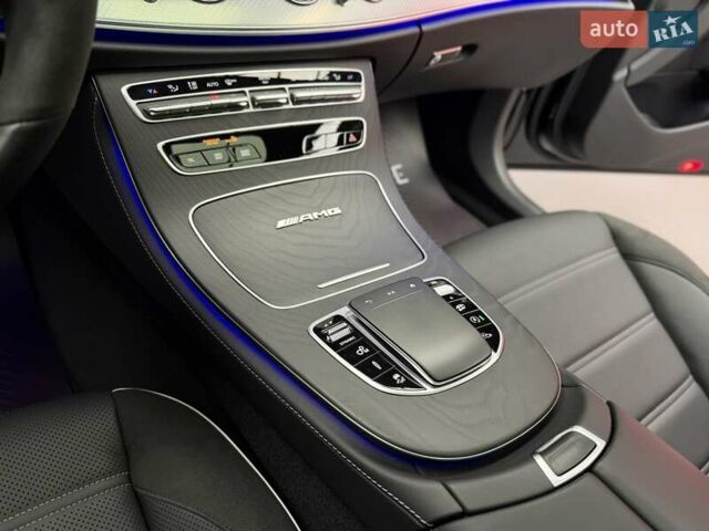 Черный Мерседес Е-Класс, объемом двигателя 4 л и пробегом 47 тыс. км за 113900 $, фото 35 на Automoto.ua