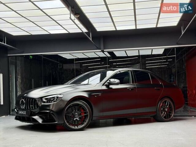 Черный Мерседес Е-Класс, объемом двигателя 4 л и пробегом 47 тыс. км за 113900 $, фото 6 на Automoto.ua
