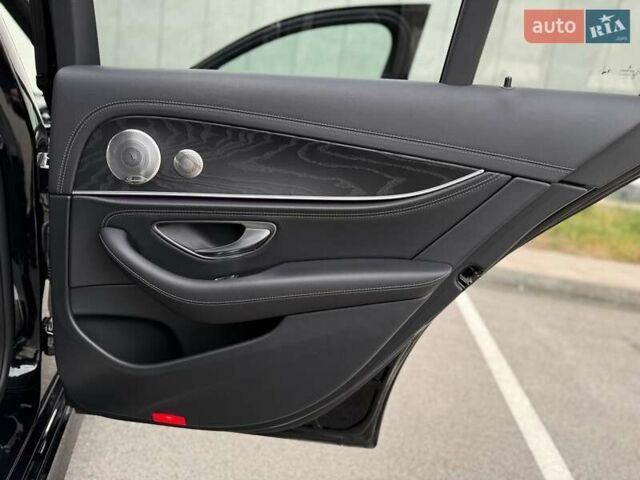 Чорний Мерседес Е-Клас, об'ємом двигуна 1.95 л та пробігом 44 тис. км за 55500 $, фото 49 на Automoto.ua