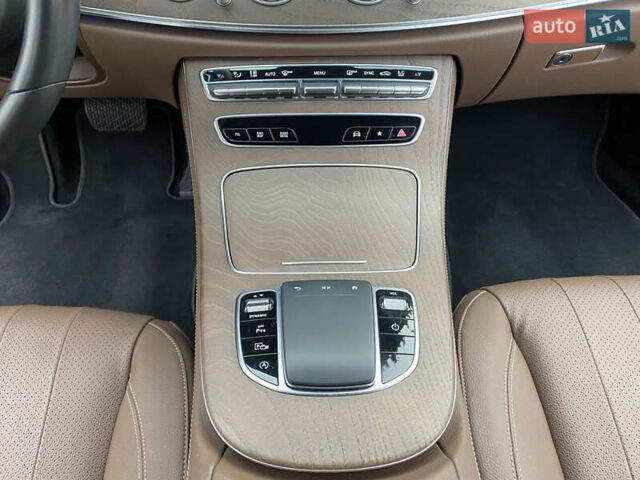 Черный Мерседес Е-Класс, объемом двигателя 2 л и пробегом 71 тыс. км за 53700 $, фото 43 на Automoto.ua