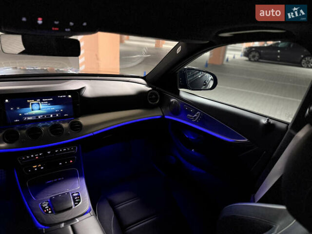 Черный Мерседес Е-Класс, объемом двигателя 4 л и пробегом 47 тыс. км за 120000 $, фото 41 на Automoto.ua