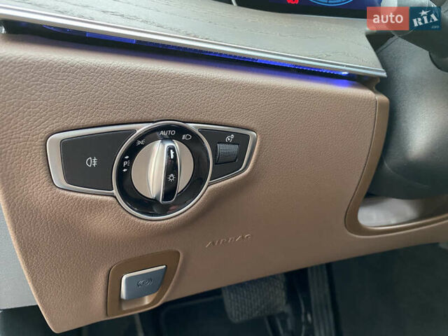 Черный Мерседес Е-Класс, объемом двигателя 2 л и пробегом 71 тыс. км за 53700 $, фото 40 на Automoto.ua