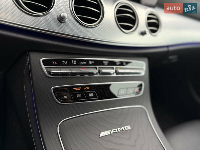 Черный Мерседес Е-Класс, объемом двигателя 4 л и пробегом 47 тыс. км за 120000 $, фото 26 на Automoto.ua