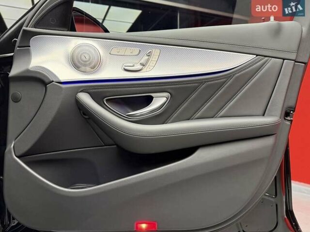 Черный Мерседес Е-Класс, объемом двигателя 4 л и пробегом 47 тыс. км за 113900 $, фото 55 на Automoto.ua