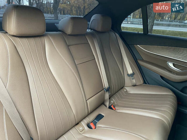 Черный Мерседес Е-Класс, объемом двигателя 2 л и пробегом 71 тыс. км за 53700 $, фото 44 на Automoto.ua