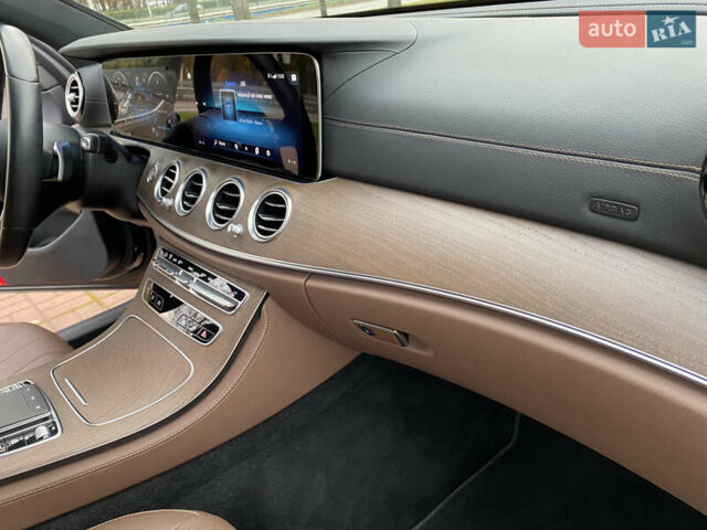 Черный Мерседес Е-Класс, объемом двигателя 2 л и пробегом 71 тыс. км за 53700 $, фото 37 на Automoto.ua