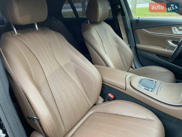 Черный Мерседес Е-Класс, объемом двигателя 2 л и пробегом 71 тыс. км за 53700 $, фото 47 на Automoto.ua