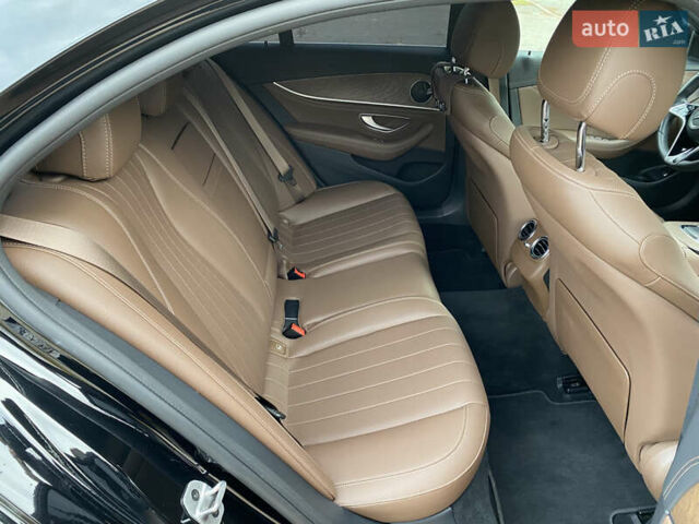 Черный Мерседес Е-Класс, объемом двигателя 2 л и пробегом 71 тыс. км за 53700 $, фото 46 на Automoto.ua