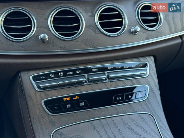 Черный Мерседес Е-Класс, объемом двигателя 2 л и пробегом 107 тыс. км за 45500 $, фото 41 на Automoto.ua