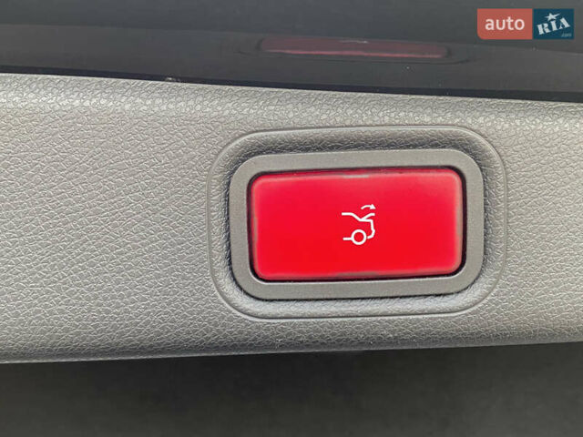 Черный Мерседес Е-Класс, объемом двигателя 2 л и пробегом 71 тыс. км за 53700 $, фото 55 на Automoto.ua