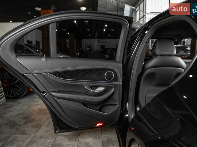 Чорний Мерседес Е-Клас, об'ємом двигуна 1.99 л та пробігом 31 тис. км за 51500 $, фото 50 на Automoto.ua