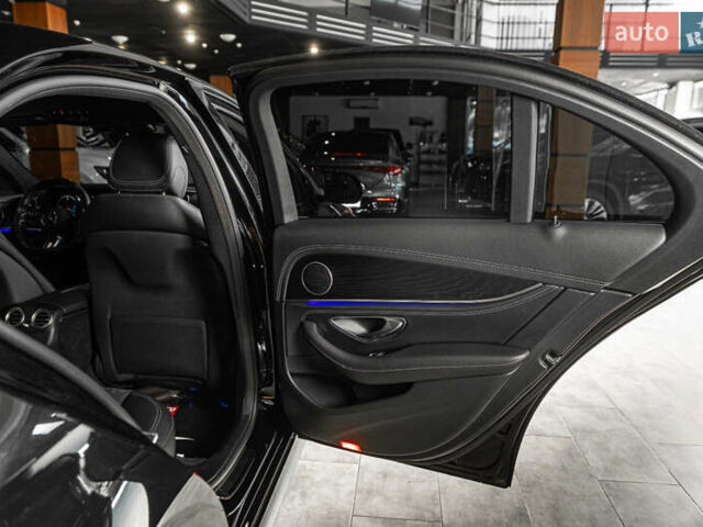 Чорний Мерседес Е-Клас, об'ємом двигуна 1.99 л та пробігом 31 тис. км за 51500 $, фото 48 на Automoto.ua