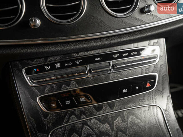 Чорний Мерседес Е-Клас, об'ємом двигуна 1.99 л та пробігом 31 тис. км за 51500 $, фото 34 на Automoto.ua