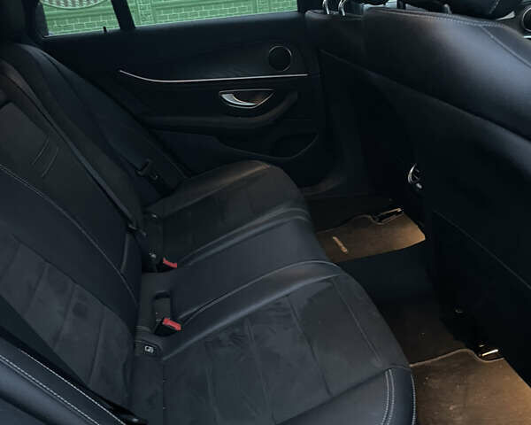 Чорний Мерседес Е-Клас, об'ємом двигуна 1.99 л та пробігом 32 тис. км за 39704 $, фото 9 на Automoto.ua