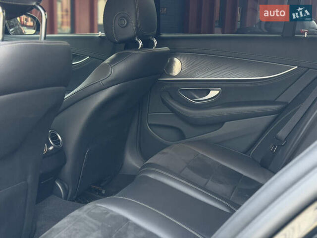 Черный Мерседес Е-Класс, объемом двигателя 2 л и пробегом 60 тыс. км за 61500 $, фото 18 на Automoto.ua