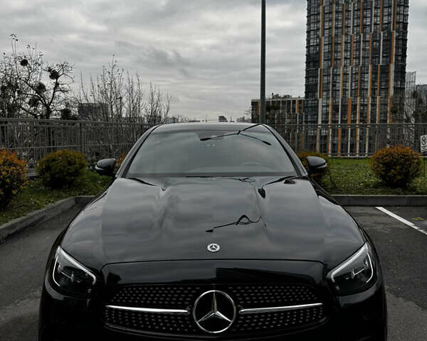 Черный Мерседес Е-Класс, объемом двигателя 2 л и пробегом 70 тыс. км за 51999 $, фото 2 на Automoto.ua