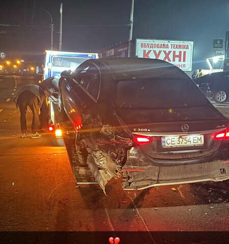 Чорний Мерседес Е-Клас, об'ємом двигуна 1.99 л та пробігом 32 тис. км за 39704 $, фото 3 на Automoto.ua