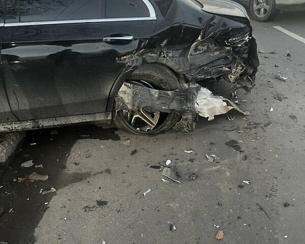 Чорний Мерседес Е-Клас, об'ємом двигуна 1.99 л та пробігом 32 тис. км за 39704 $, фото 1 на Automoto.ua