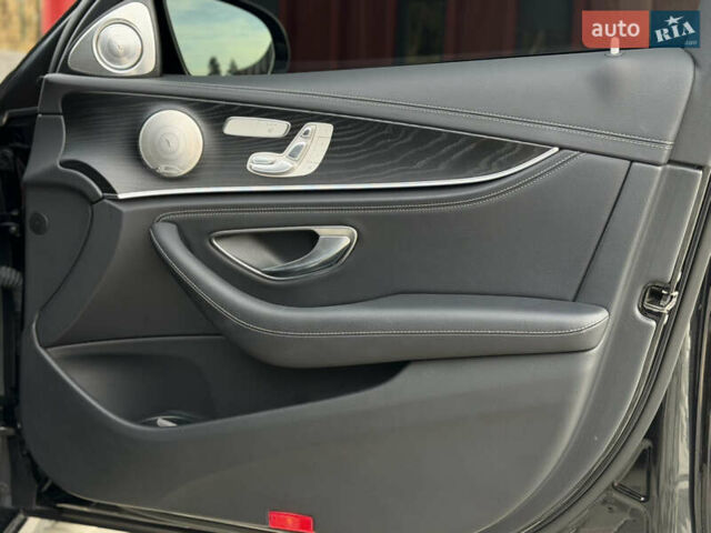Черный Мерседес Е-Класс, объемом двигателя 2 л и пробегом 60 тыс. км за 61500 $, фото 24 на Automoto.ua