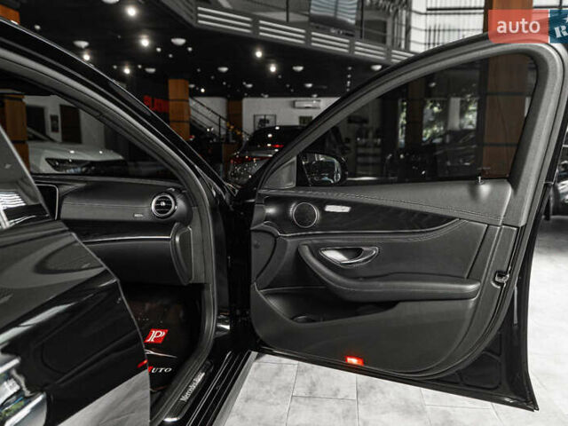 Чорний Мерседес Е-Клас, об'ємом двигуна 1.99 л та пробігом 31 тис. км за 51500 $, фото 16 на Automoto.ua