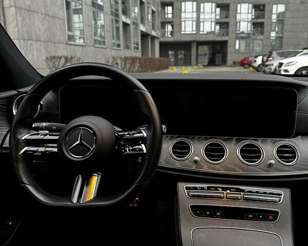 Черный Мерседес Е-Класс, объемом двигателя 2 л и пробегом 70 тыс. км за 51999 $, фото 15 на Automoto.ua