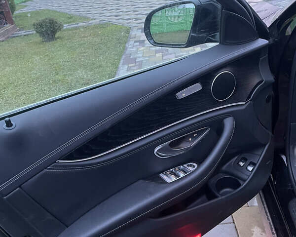 Чорний Мерседес Е-Клас, об'ємом двигуна 1.99 л та пробігом 32 тис. км за 39704 $, фото 8 на Automoto.ua