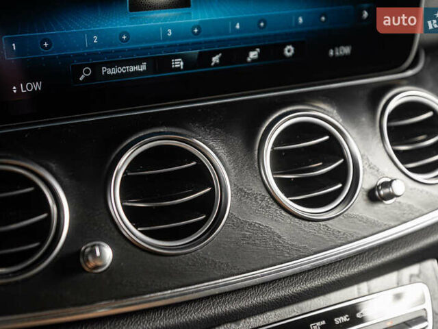 Чорний Мерседес Е-Клас, об'ємом двигуна 1.99 л та пробігом 31 тис. км за 51500 $, фото 36 на Automoto.ua