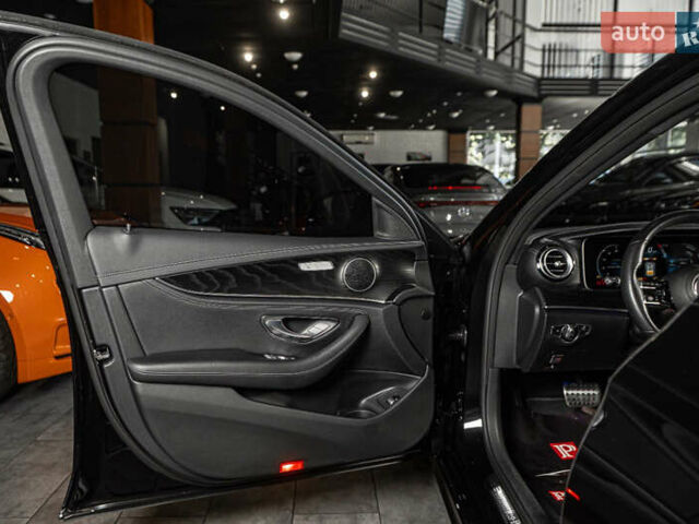 Чорний Мерседес Е-Клас, об'ємом двигуна 1.99 л та пробігом 31 тис. км за 51500 $, фото 23 на Automoto.ua