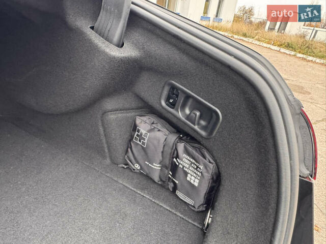 Черный Мерседес Е-Класс, объемом двигателя 2 л и пробегом 42 тыс. км за 102000 $, фото 23 на Automoto.ua