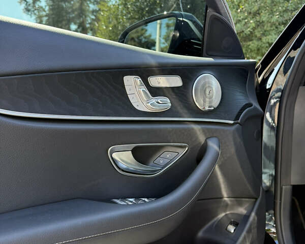 Чорний Мерседес Е-Клас, об'ємом двигуна 2 л та пробігом 19 тис. км за 62000 $, фото 9 на Automoto.ua