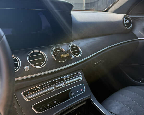 Чорний Мерседес Е-Клас, об'ємом двигуна 2 л та пробігом 19 тис. км за 62000 $, фото 12 на Automoto.ua