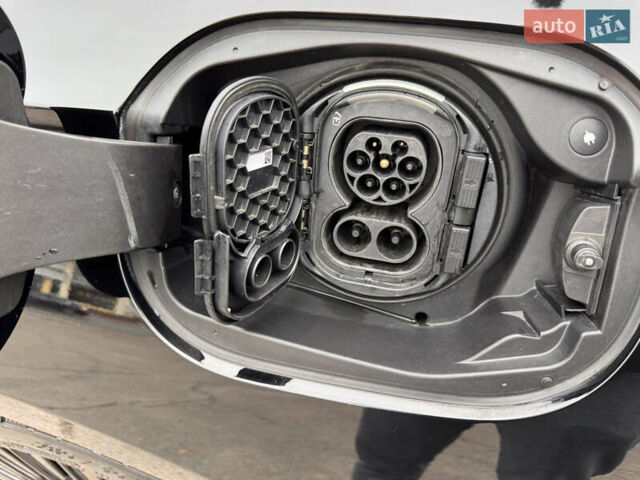 Черный Мерседес Е-Класс, объемом двигателя 2 л и пробегом 42 тыс. км за 102000 $, фото 4 на Automoto.ua