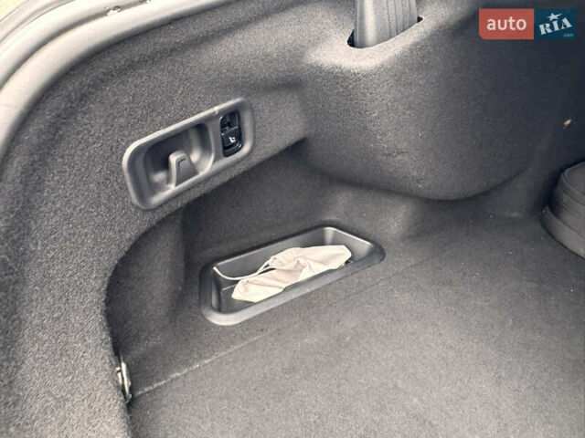 Черный Мерседес Е-Класс, объемом двигателя 2 л и пробегом 42 тыс. км за 102000 $, фото 24 на Automoto.ua