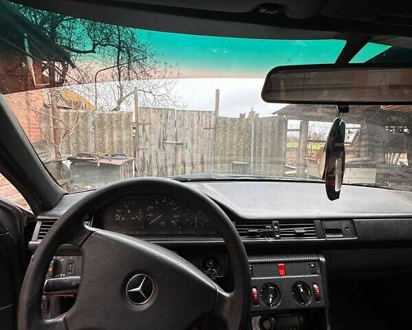 Черный Мерседес Е-Класс, объемом двигателя 2 л и пробегом 480 тыс. км за 2450 $, фото 2 на Automoto.ua