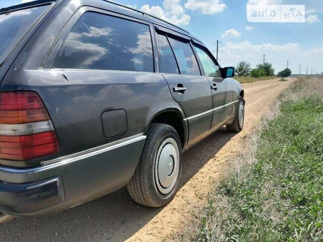 Чорний Мерседес Е-Клас, об'ємом двигуна 0 л та пробігом 333 тис. км за 2000 $, фото 9 на Automoto.ua