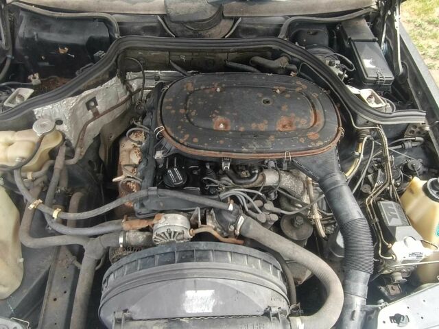 Черный Мерседес Е-Класс, объемом двигателя 2.3 л и пробегом 170 тыс. км за 1000 $, фото 4 на Automoto.ua