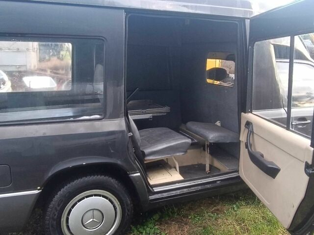 Черный Мерседес Е-Класс, объемом двигателя 2.3 л и пробегом 170 тыс. км за 1000 $, фото 15 на Automoto.ua