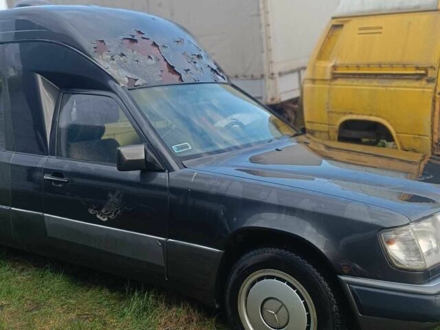 Черный Мерседес Е-Класс, объемом двигателя 2.3 л и пробегом 170 тыс. км за 1000 $, фото 7 на Automoto.ua