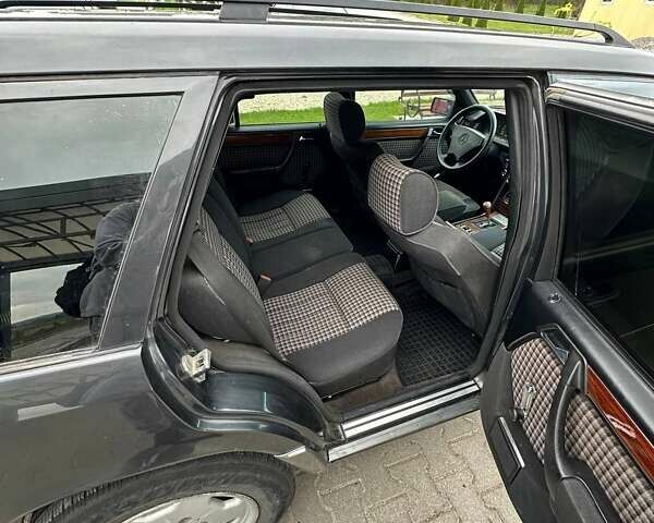 Черный Мерседес Е-Класс, объемом двигателя 2.8 л и пробегом 300 тыс. км за 1999 $, фото 2 на Automoto.ua