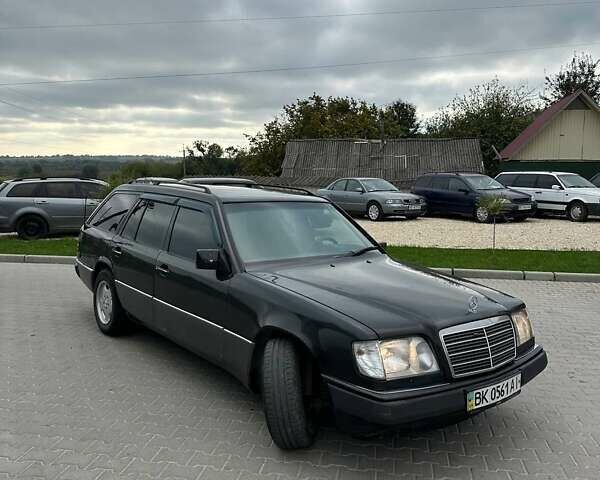 Черный Мерседес Е-Класс, объемом двигателя 2.8 л и пробегом 300 тыс. км за 1999 $, фото 7 на Automoto.ua
