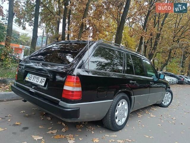 Черный Мерседес Е-Класс, объемом двигателя 2.8 л и пробегом 270 тыс. км за 4000 $, фото 5 на Automoto.ua