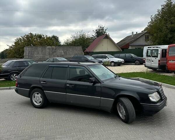 Черный Мерседес Е-Класс, объемом двигателя 2.8 л и пробегом 300 тыс. км за 1999 $, фото 4 на Automoto.ua