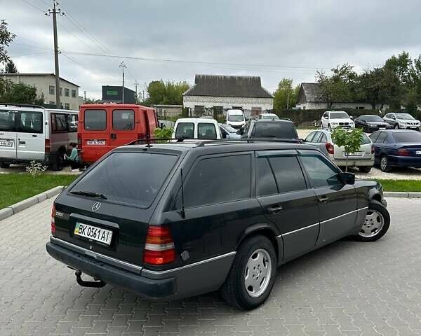 Черный Мерседес Е-Класс, объемом двигателя 2.8 л и пробегом 300 тыс. км за 1999 $, фото 8 на Automoto.ua